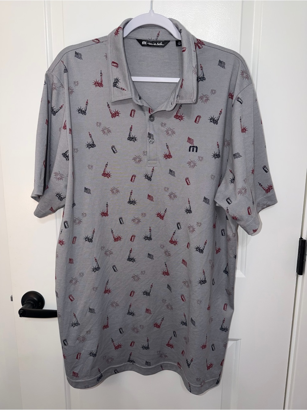 TravisMathew Polo Shirt Mens XXL Grey Patriotic Fireworks Statue Liberty Flags